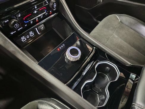 Used 2022 Jeep Grand Cherokee L Laredo RWD image 40