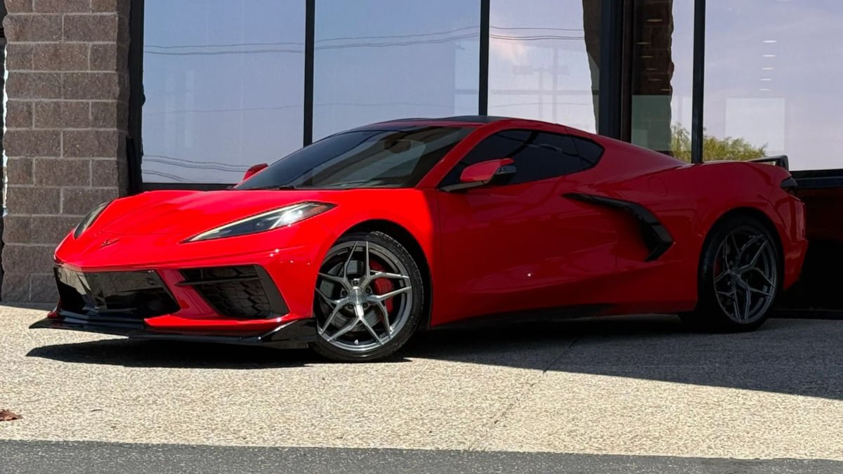 Used 2020 Chevrolet Corvette Stingray Premium Cpe w/ 3LT Preferred Equipment Group RWD image 3