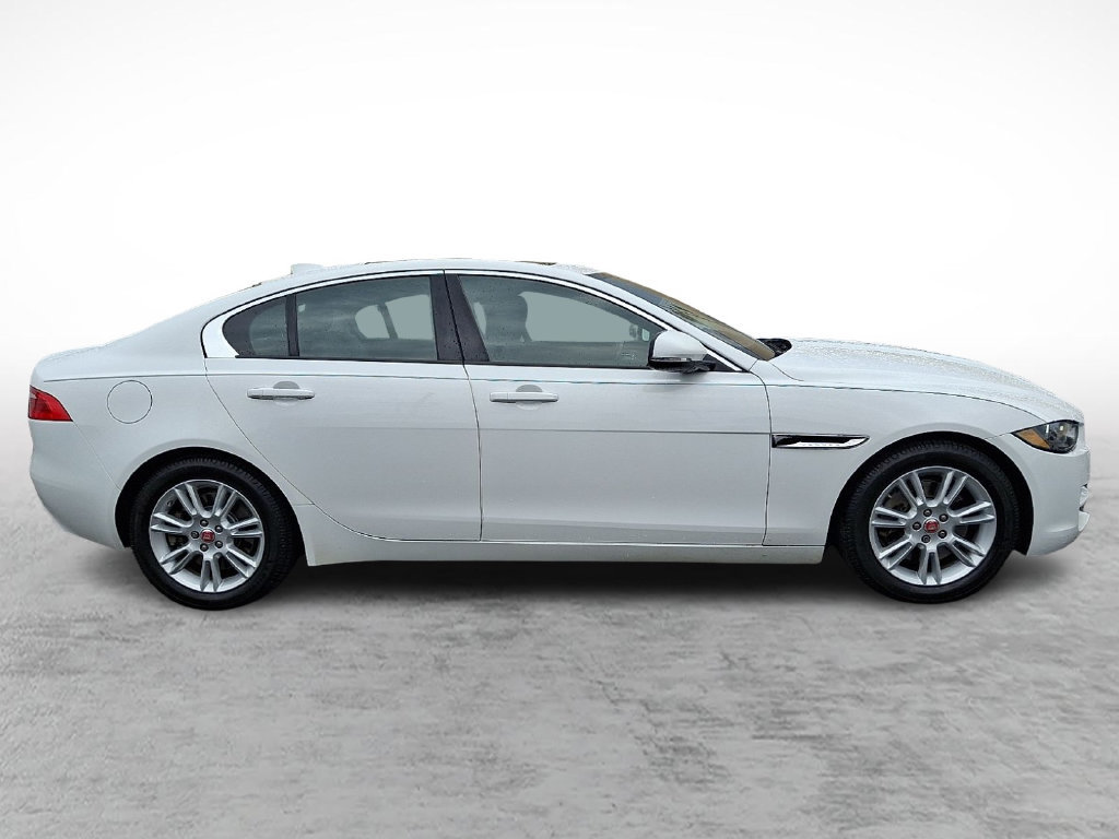 Used 2018 Jaguar XE Premium AWD/4WD image 7