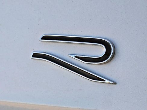 New 2026 Volkswagen Tiguan SE R-Line FWD image 9