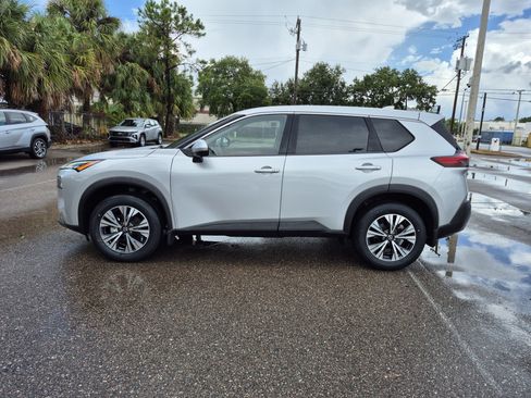 Certified 2021 Nissan Rogue SV FWD image 5