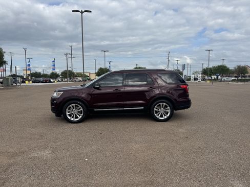 Used 2019 Ford Explorer XLT w/ Equipment Group 202A FWD image 2