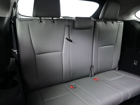Used 2023 Toyota Highlander XLE AWD/4WD image 17