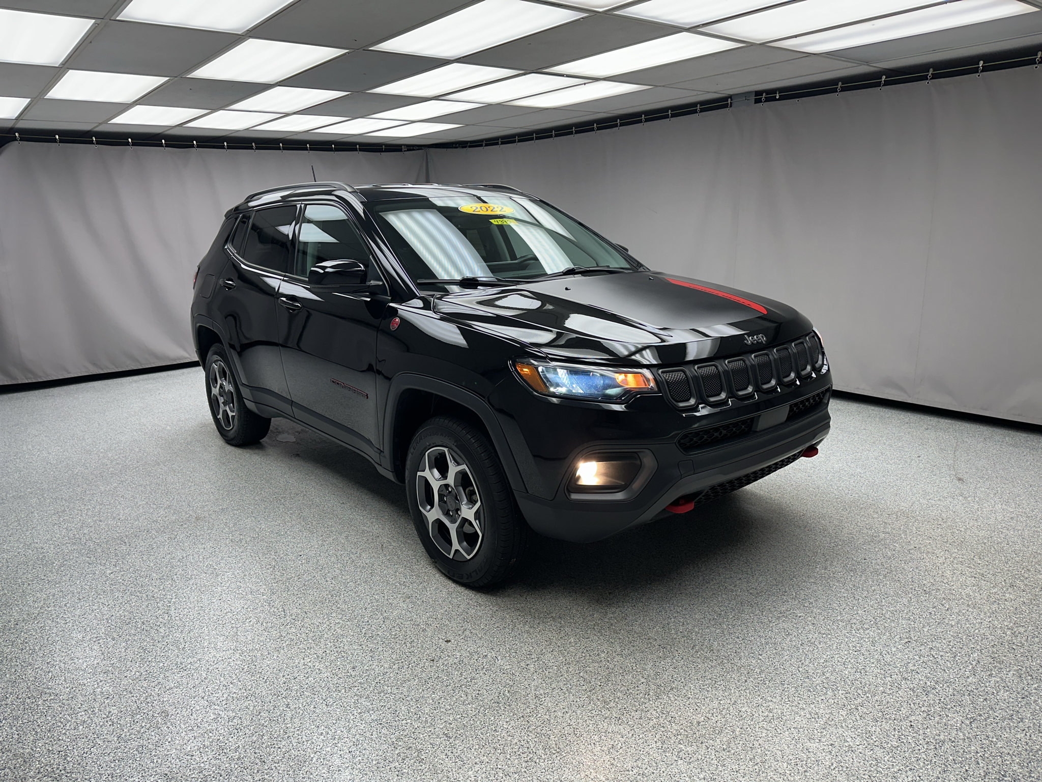 Used 2022 Jeep Compass Trailhawk w/ Trailhawk Convenience Group AWD/4WD image 17