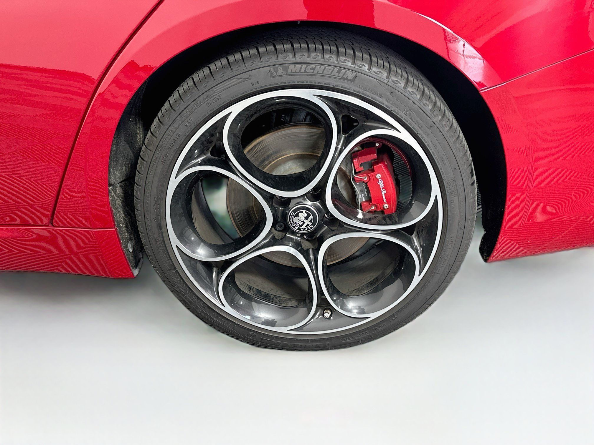 Used 2023 Alfa Romeo Giulia Veloce RWD image 11