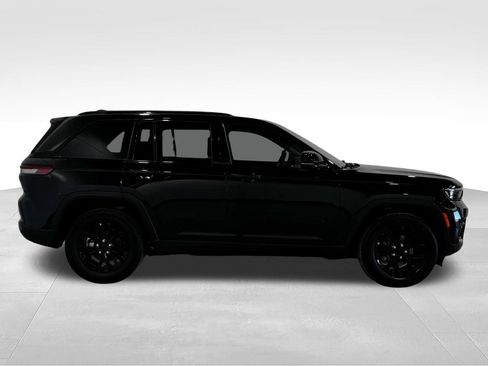 Used 2025 Jeep Grand Cherokee Altitude AWD/4WD image 23