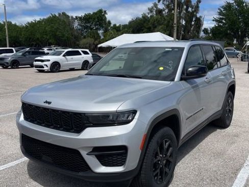 Used 2024 Jeep Grand Cherokee Altitude image 1