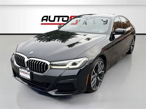 Used 2021 BMW 540i xDrive w/ M Sport Package image 3
