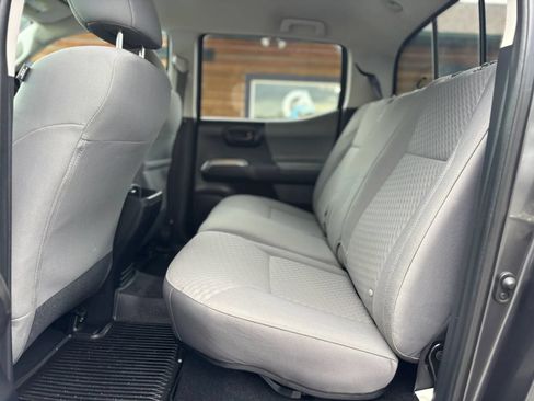 Used 2020 Toyota Tacoma SR5 AWD/4WD image 17