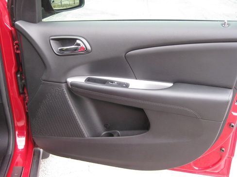 Used 2016 Dodge Journey SE w/ Flexible Seating Group image 37