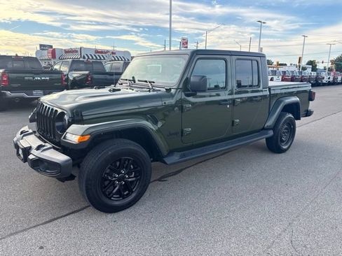 Used 2022 Jeep Gladiator Sport AWD/4WD image 3