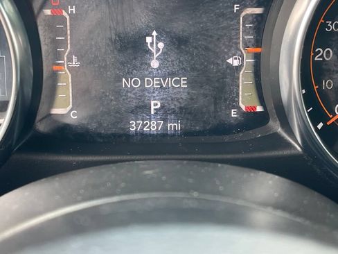 Used 2022 Jeep Gladiator Sport AWD/4WD image 3
