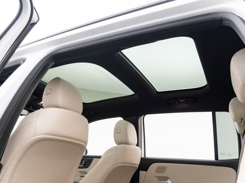 New 2025 Mercedes-Benz GLB 250 4MATIC image 16