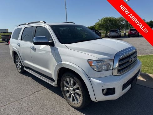 Used 2017 Toyota Sequoia Limited w/ Safety & Convenience Package image 1
