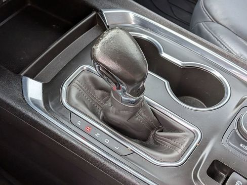 Used 2021 Chevrolet Traverse LT w/ LT Premium Package image 25