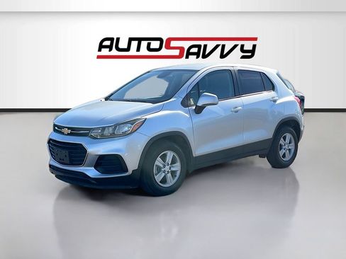 Used 2022 Chevrolet Trax LS w/ Tint and Cruise Package FWD image 3