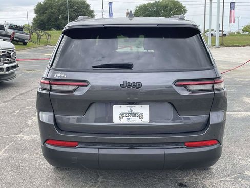 Used 2025 Jeep Grand Cherokee L Altitude image 4