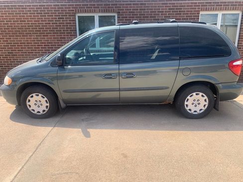 Used 2004 Chrysler Town & Country w/ Popular Equipment Group FWD image 1