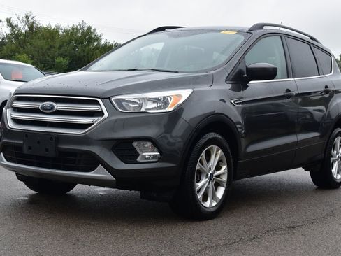 Certified 2018 Ford Escape SE w/ SE Sync 3 Package image 1