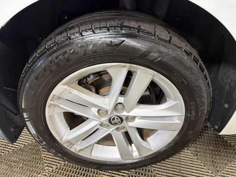 Used 2021 Toyota Corolla SE w/ SE Preferred Package image 17