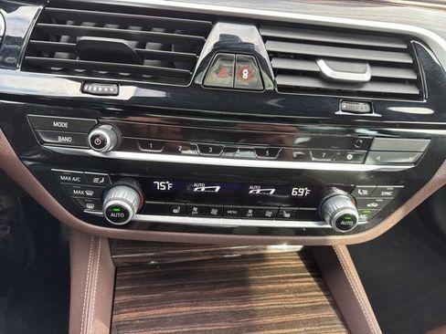 Used 2023 BMW M550i xDrive image 27