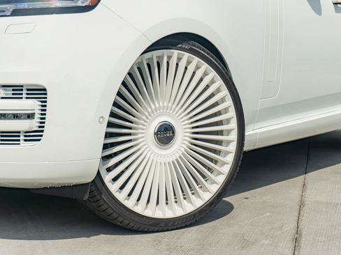 Used 2025 Land Rover Range Rover SE image 23