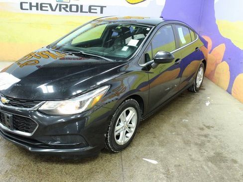 Used 2017 Chevrolet Cruze LT image 4