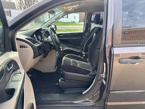 Used 2015 Dodge Grand Caravan SE image 10