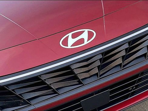 Used 2025 Hyundai Elantra SEL image 29