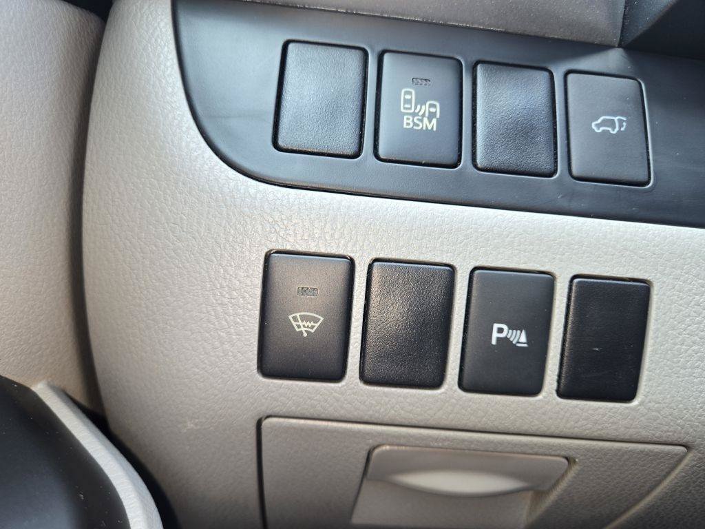 Used 2016 Toyota Highlander Limited FWD image 30