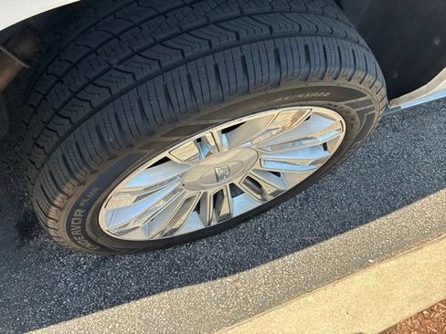 Used 2019 Cadillac Escalade ESV Platinum AWD/4WD image 14