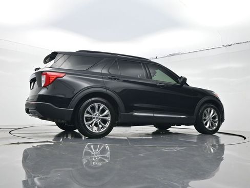 Used 2022 Ford Explorer XLT w/ Equipment Group 202A RWD image 23