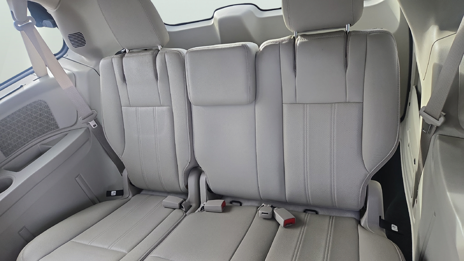 Used 2012 Chrysler Town & Country Touring-L w/ Entertainment Group #2 FWD image 27
