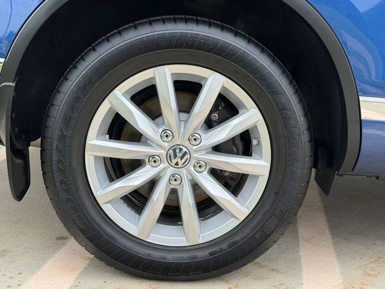 Used 2016 Volkswagen Touareg Sport AWD/4WD image 42