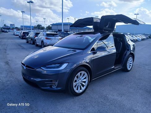Used 2018 Tesla Model X 75D AWD/4WD image 21