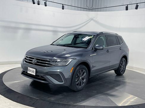 Used 2024 Volkswagen Tiguan SE AWD/4WD image 8