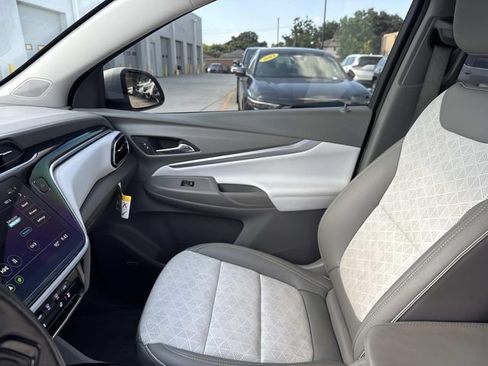 Used 2023 Chevrolet Bolt EUV Premier w/ Sun & Sound Package FWD image 16