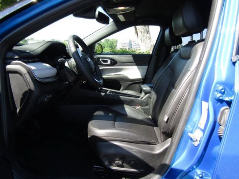 Used 2025 Jeep Compass Limited AWD/4WD image 12