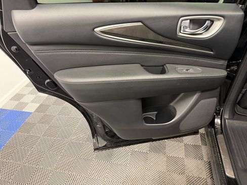Used 2020 INFINITI QX60 Luxe w/ Essential Package FWD image 9