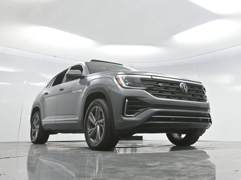 Used 2024 Volkswagen Atlas Cross Sport SEL R-Line AWD/4WD image 68