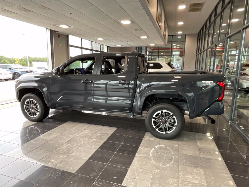 Certified 2025 Toyota Tacoma TRD Sport w/ TRD Sport Premium Package AWD/4WD image 4