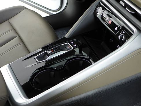 Used 2025 Audi Q5 Premium w/ Convenience Package image 15