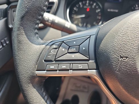 Used 2020 Nissan Rogue SL FWD image 14