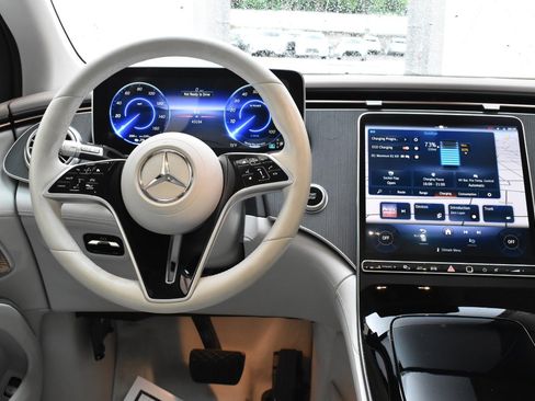 Used 2023 Mercedes-Benz EQS 450+ SUV image 25
