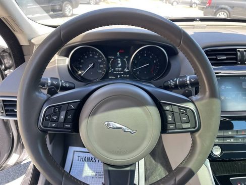 Used 2017 Jaguar XE Prestige AWD/4WD image 10