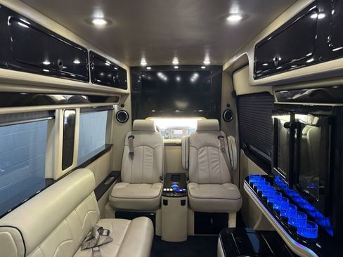 Used 2013 Mercedes-Benz Sprinter 2500 image 15