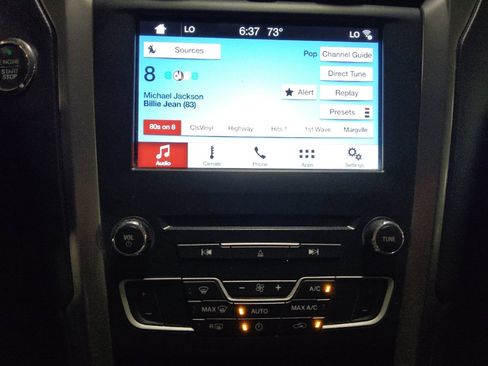 Used 2017 Ford Fusion SE w/ Fusion SE Technology Package FWD image 25