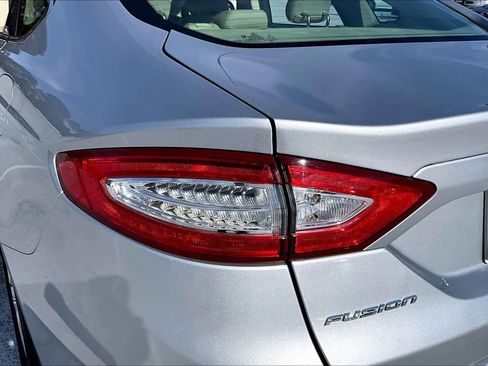 Used 2016 Ford Fusion SE w/ Equipment Group 202A image 28