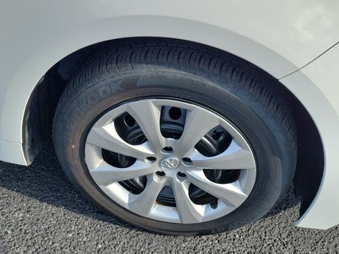 Used 2025 Toyota Corolla LE FWD image 8