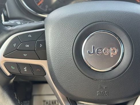 Certified 2019 Jeep Grand Cherokee Overland AWD/4WD image 31